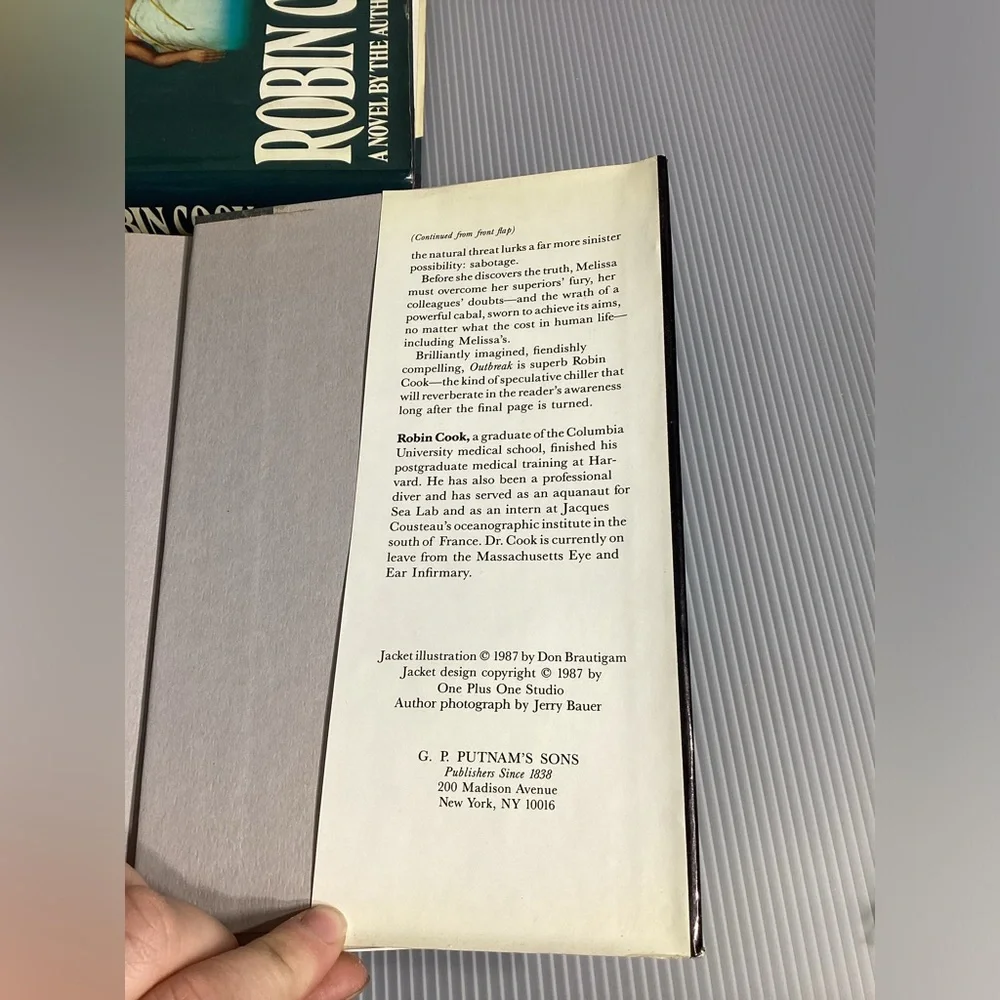 Set of 2 Robin Cook Hardcover Books